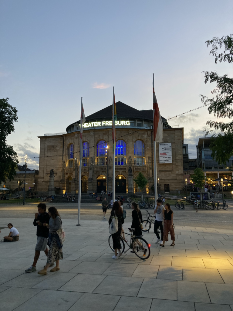 EATER FRE BURG—
ICH DER
WELT ABHANDEN
GEKOMMEN
DIE SIEDEN
toosuNOEN
GLOBAL LELLY
OAS BESTE