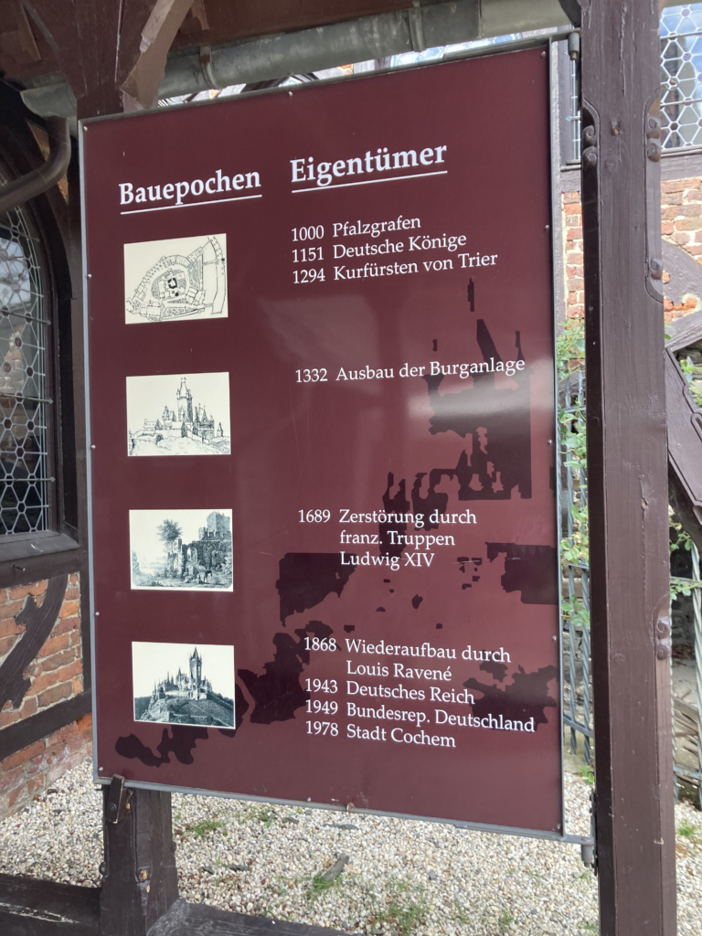 Bauepochen
1000 Pfalzgrafen
1151 Deutsche Könige
1294 Kurfürsten von Trier
1332 Ausbau der Burganlage
1689 Zerstörung durch
franz. Truppen
Ludwig XIV
1868 Wiederaufbau durch
Louis Ravené
1943 Deutsches Reich
1949 Bundesrep. Deutschland
1978 Stadt Cochem