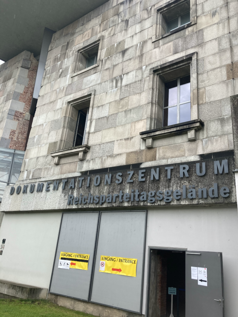 HID بلا / للا تاملا اا اكما
(&(0(1//00
EINGANG / ENTRANCE
EINGANG / ENTRANCE