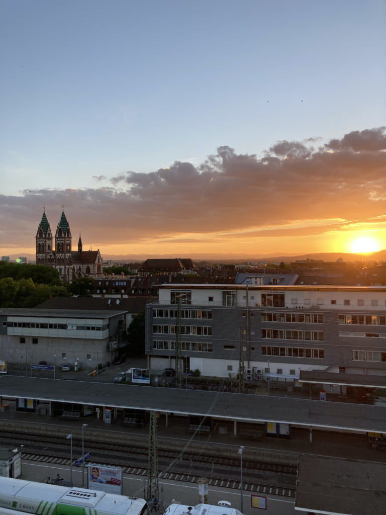 + 9NIÄQAlElSfiV
NAIH)lSSfIV